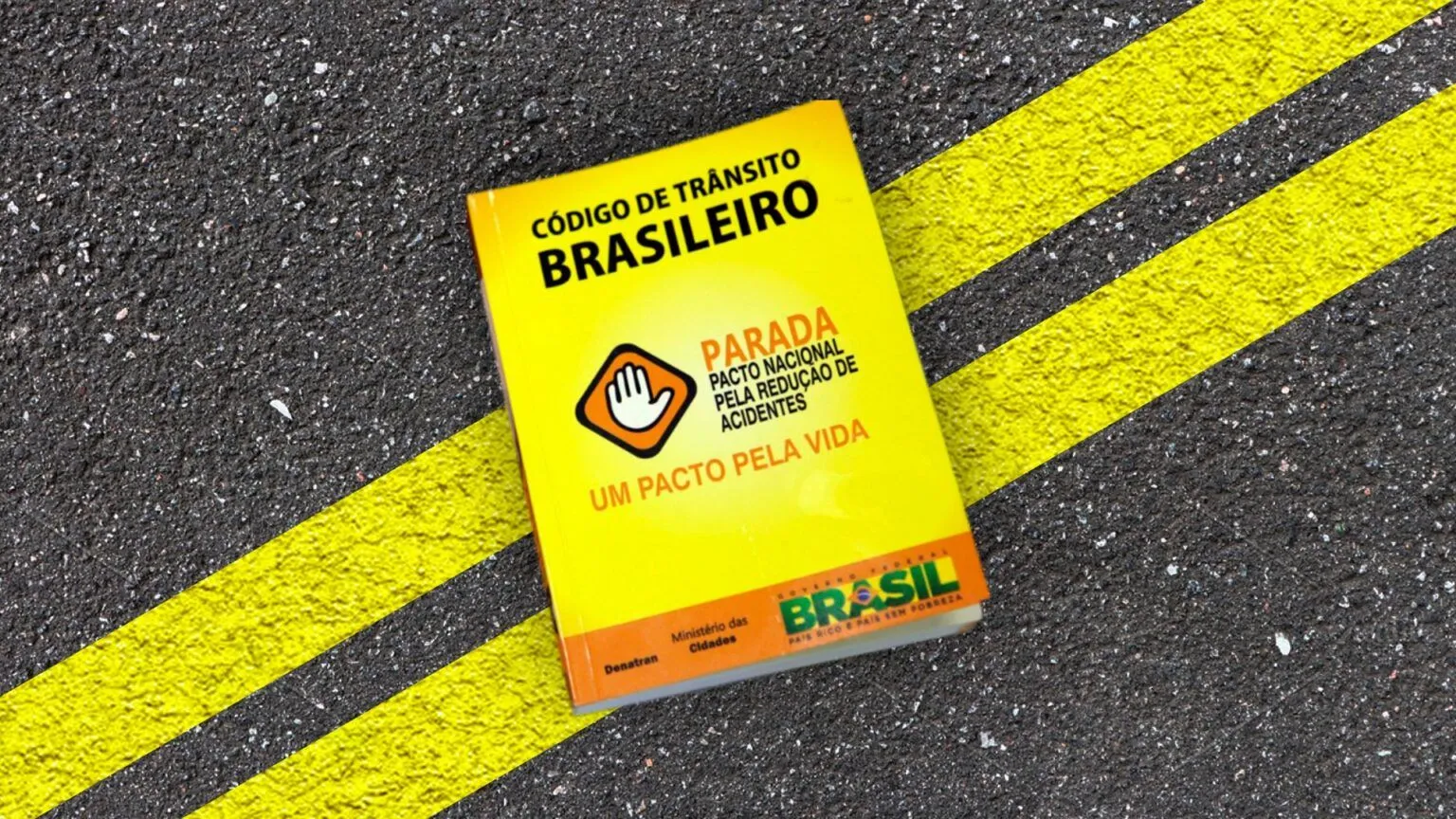 Manual do Código de Trânsito Brasileiro 2023 com normas de segurança viária e regras para motoristas